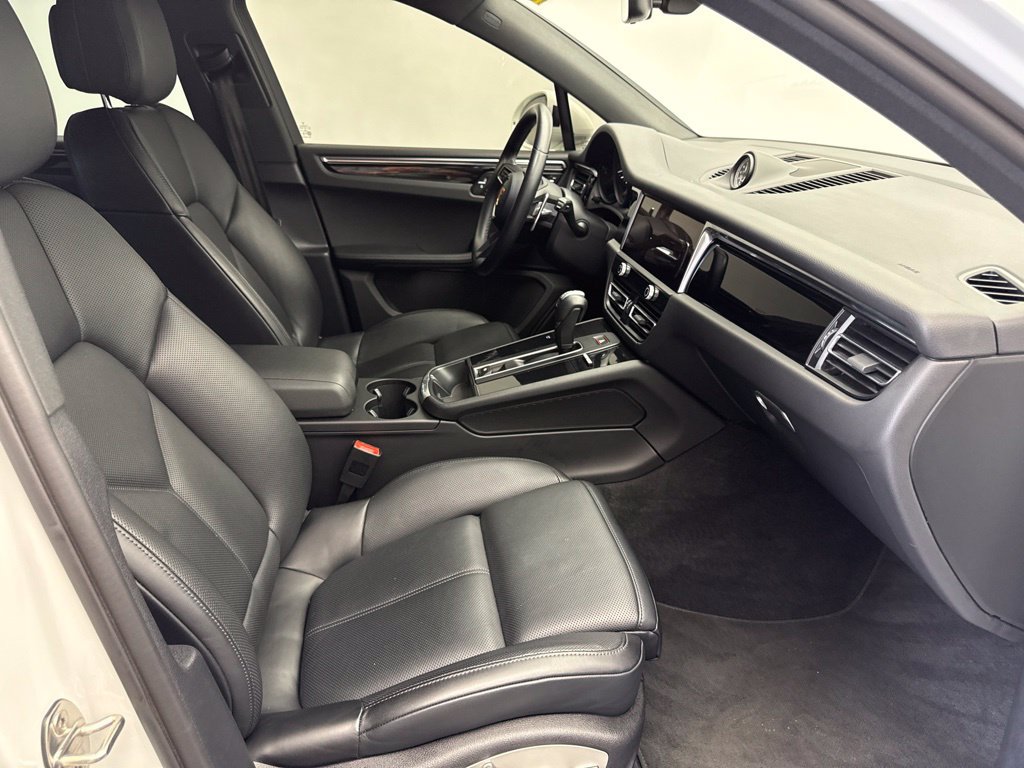 Certified 2024 Porsche Macan AWD/4WD image 23
