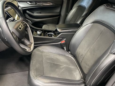 Used 2022 Jeep Grand Cherokee Altitude RWD image 16