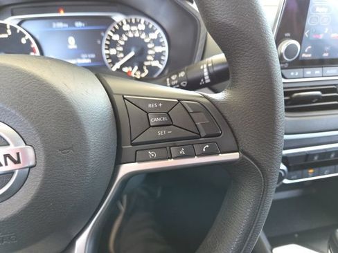 Used 2022 Nissan Altima 2.5 SV FWD image 14