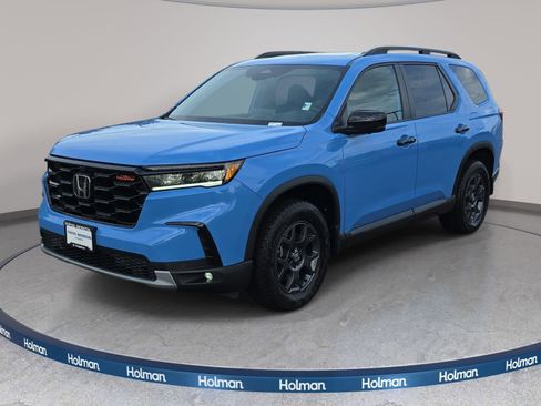 Used 2025 Honda Pilot TrailSport image 1