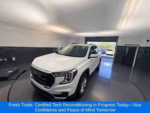 Used 2023 GMC Terrain SLE w/ Driver Convenience Package image 1