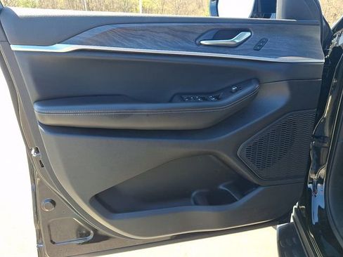 Used 2024 Jeep Grand Cherokee L Limited w/ Luxury Tech Group II image 13