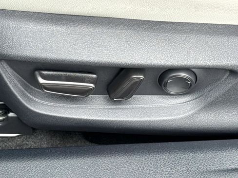 Used 2025 Toyota Camry XLE image 15