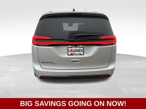 New 2026 Chrysler Pacifica Select w/ S Appearance Package image 8