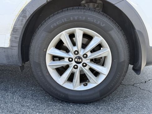 Used 2020 Kia Sorento L FWD image 9