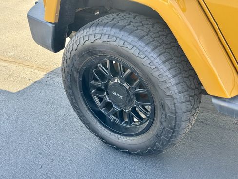 Used 2014 Jeep Wrangler Unlimited Sahara w/ Connectivity Group AWD/4WD image 8