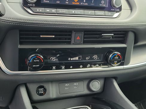 Certified 2025 Nissan Rogue SV AWD/4WD image 11