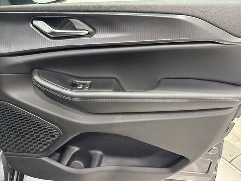 New 2025 Jeep Grand Cherokee Laredo X w/ Luxury Tech Group I image 15