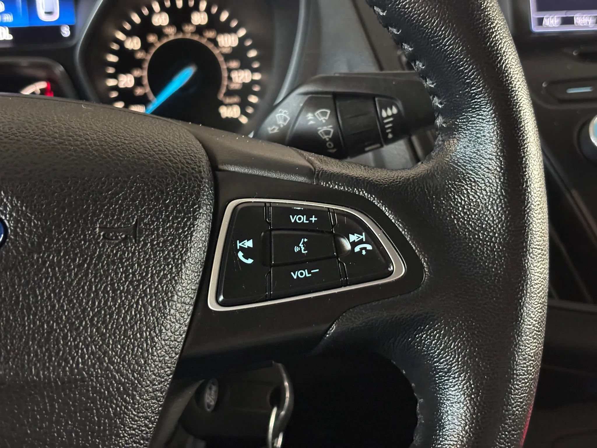 Used 2016 Ford Focus SE w/ SE Cold Weather Package FWD image 31