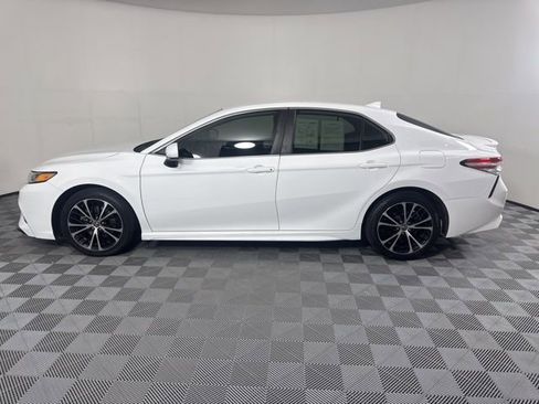 Used 2020 Toyota Camry SE image 6
