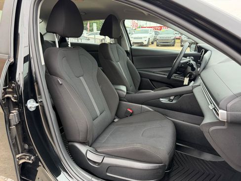 Used 2023 Hyundai Elantra SE FWD image 22