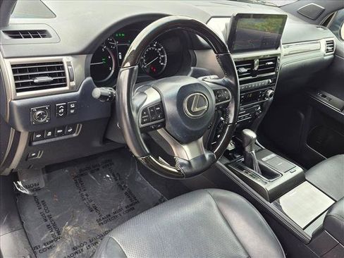 Used 2023 Lexus GX 460 Luxury w/ Accessory Package AWD/4WD image 9