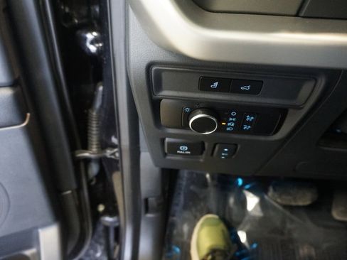 Used 2024 Ford Expedition Max XLT image 13