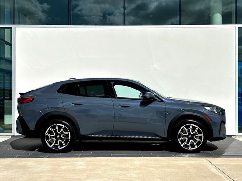 Certified 2025 BMW X2 xDrive28i image 3