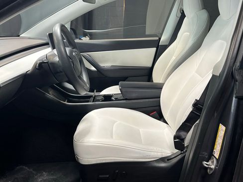 Used 2020 Tesla Model Y Long Range image 12