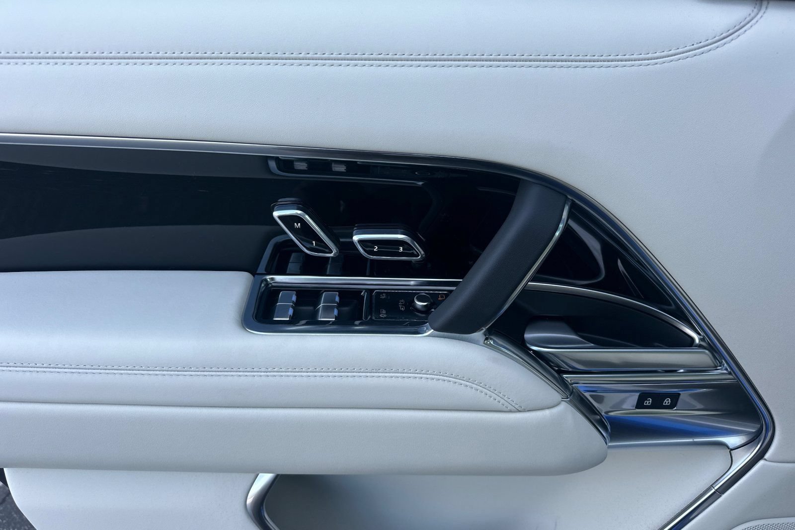 New 2026 Land Rover Range Rover SE AWD/4WD image 11