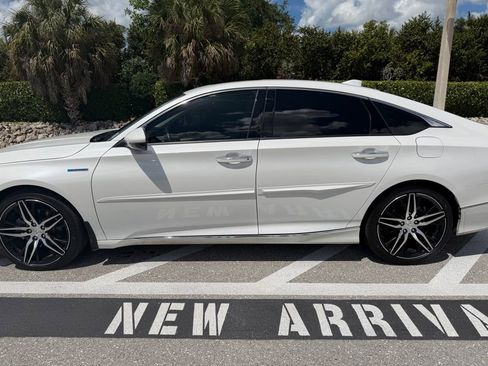 Used 2021 Honda Accord Touring image 2