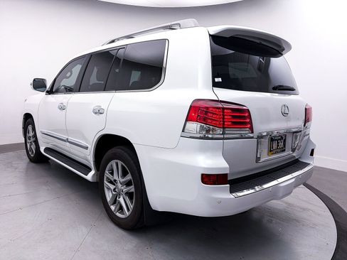 Used 2013 Lexus LX 570 4WD w/ Luxury Pkg w/Pre-crash image 11