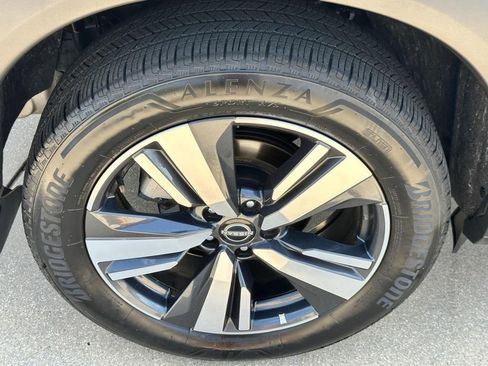 Used 2023 Nissan Rogue SL image 18