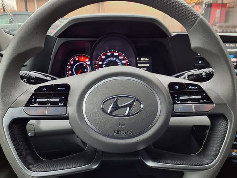 Certified 2022 Hyundai Elantra SEL w/ Preferred Accessory Package image 17