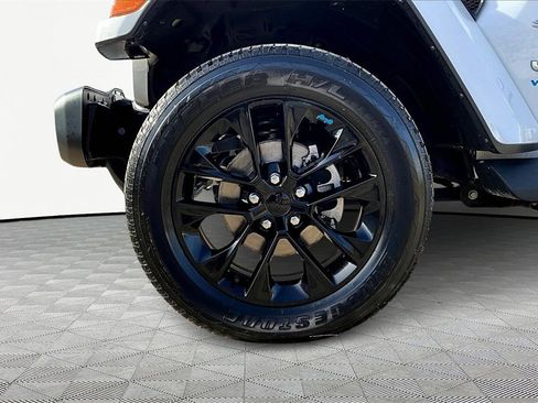 Used 2022 Jeep Wrangler Unlimited Sahara w/ Cold Weather Group image 9