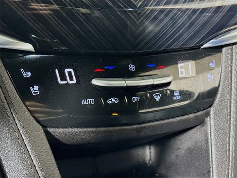 Used 2023 Cadillac XT6 Premium Luxury image 14