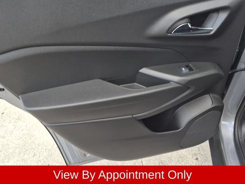 Used 2025 Chevrolet Trax LT w/ LT Convenience Package FWD image 24