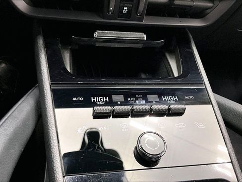 Used 2024 Porsche Cayenne image 24