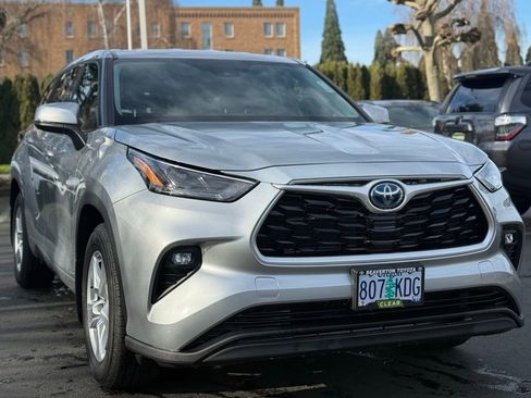 Used 2022 Toyota Highlander LE image 7