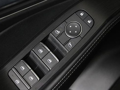 Certified 2025 Nissan Rogue Platinum FWD image 25
