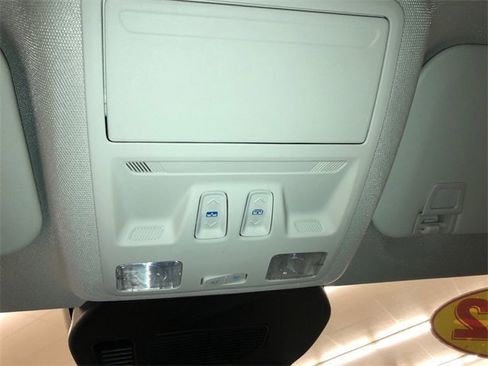 Used 2022 Ford Escape SE w/ SE Sport Appearance Package image 25