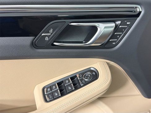 Certified 2026 Porsche Macan AWD/4WD image 31