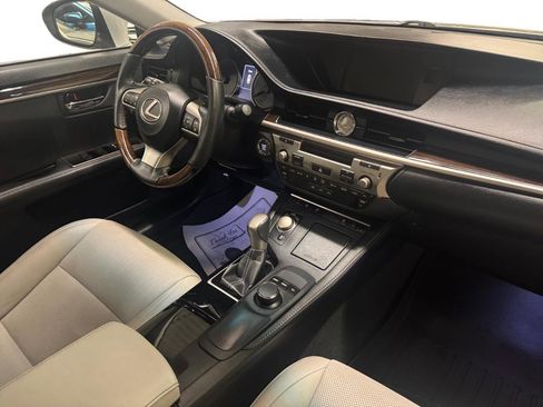 Used 2016 Lexus ES 350 w/ Premium Package w/Wood Trim FWD image 4