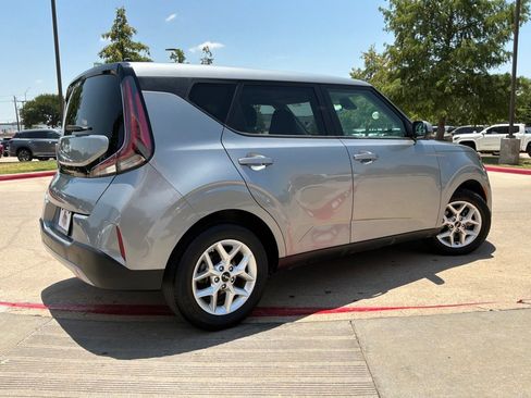 Used 2025 Kia Soul LX w/ LX Technology Package FWD image 6