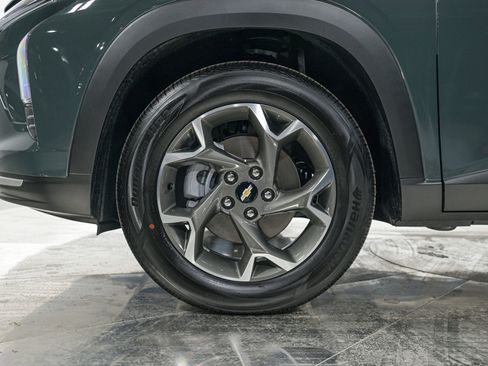 Used 2025 Chevrolet Trax LT w/ Driver Confidence Package image 3