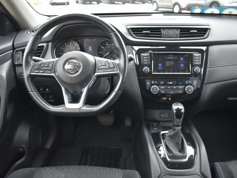 Used 2019 Nissan Rogue SV w/ Sun & Sound Touring Package image 18