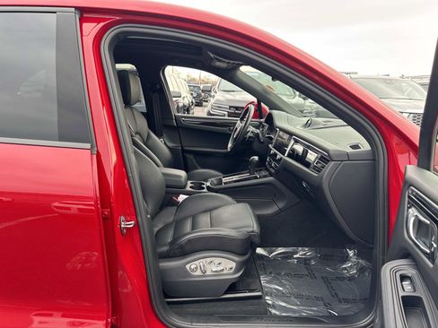 Used 2022 Porsche Macan image 14