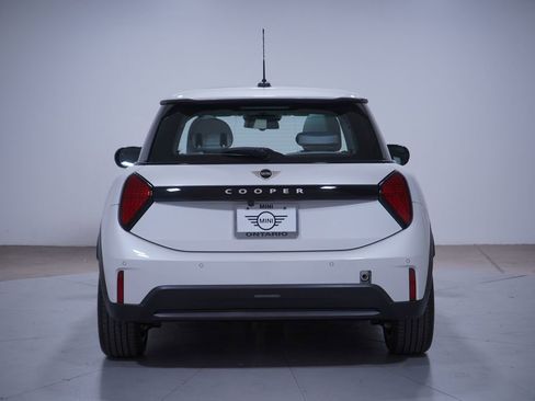 Used 2025 MINI Cooper 2-Door Hardtop image 5