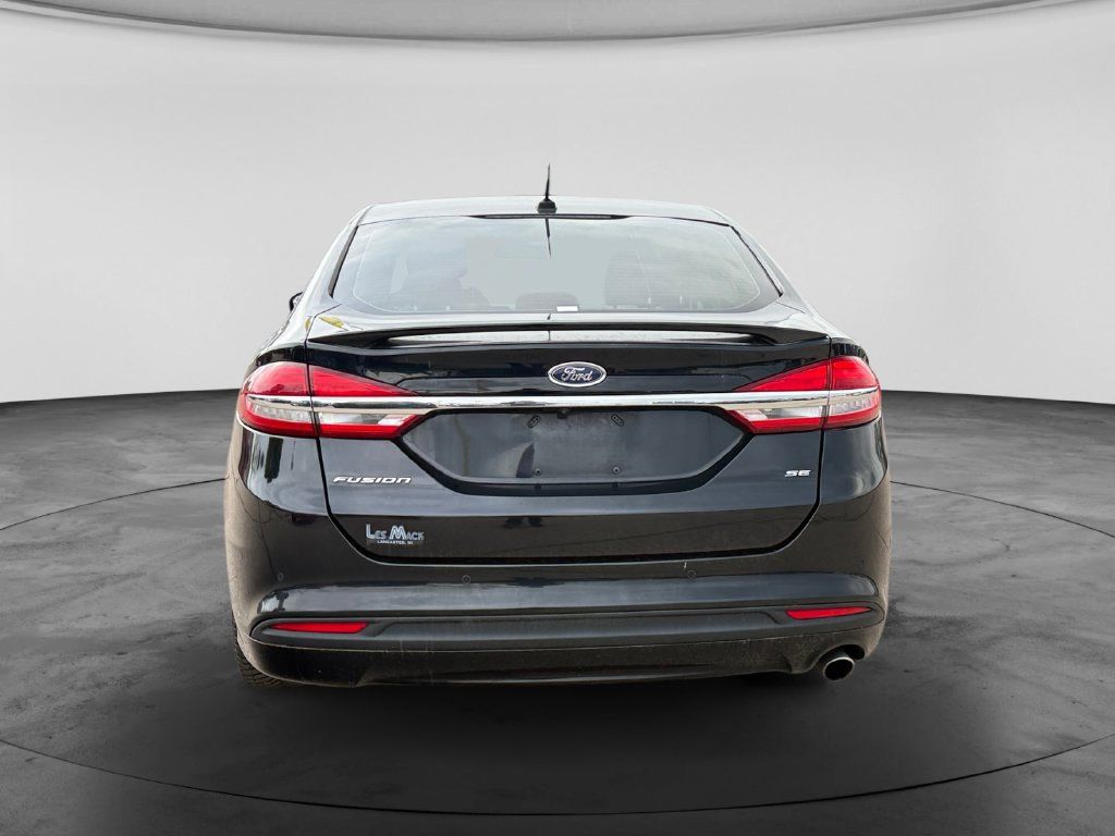 Used 2018 Ford Fusion SE w/ Equipment Group 201A FWD image 7