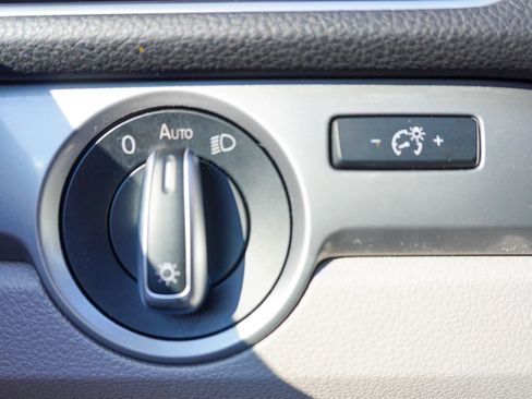 Used 2014 Volkswagen Passat 1.8T S image 32