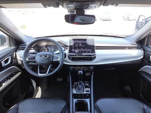 Used 2025 Jeep Compass Limited AWD/4WD image 13