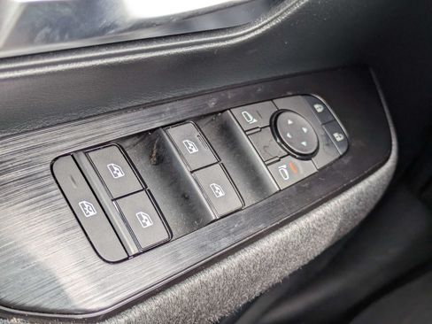 Used 2025 Nissan Kicks SV w/ Charging Package FWD image 14