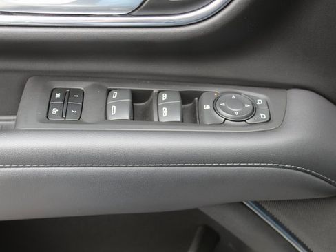 Used 2022 Chevrolet Suburban Z71 image 33