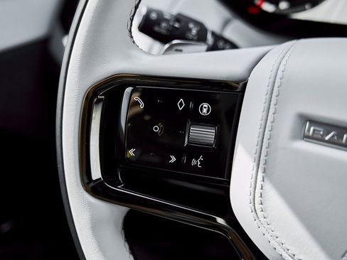 Used 2025 Land Rover Range Rover Sport Dynamic SE image 51