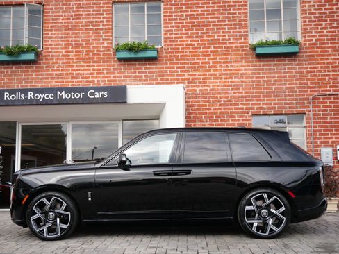 New 2026 Rolls-Royce Cullinan Black Badge AWD/4WD image 3