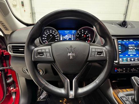 Used 2020 Maserati Levante GranLusso image 19