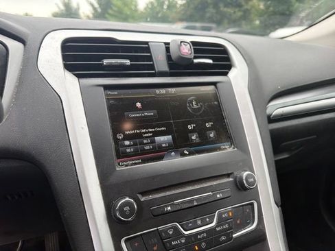 Used 2016 Ford Fusion SE FWD image 27