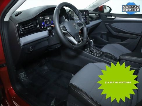 Certified 2025 Volkswagen Jetta SE image 17