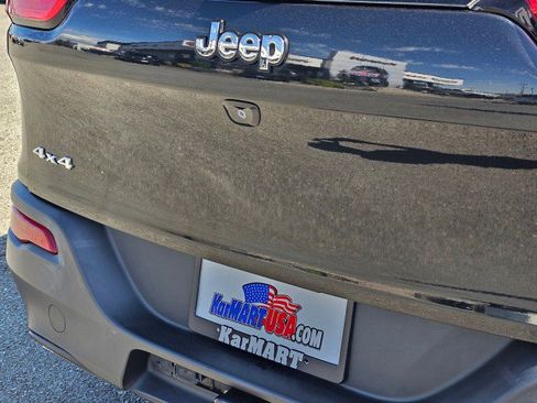 Used 2015 Jeep Cherokee Latitude w/ Trailer Tow Group AWD/4WD image 16