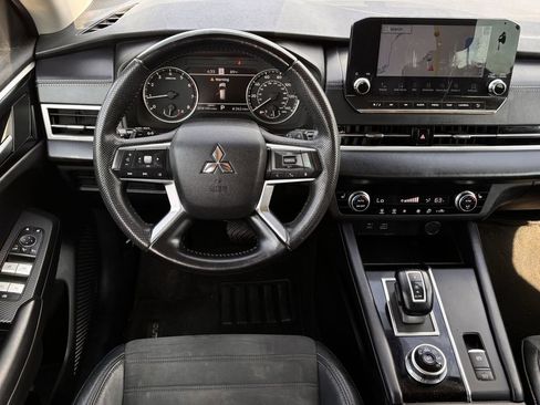 Used 2023 Mitsubishi Outlander SE FWD image 8